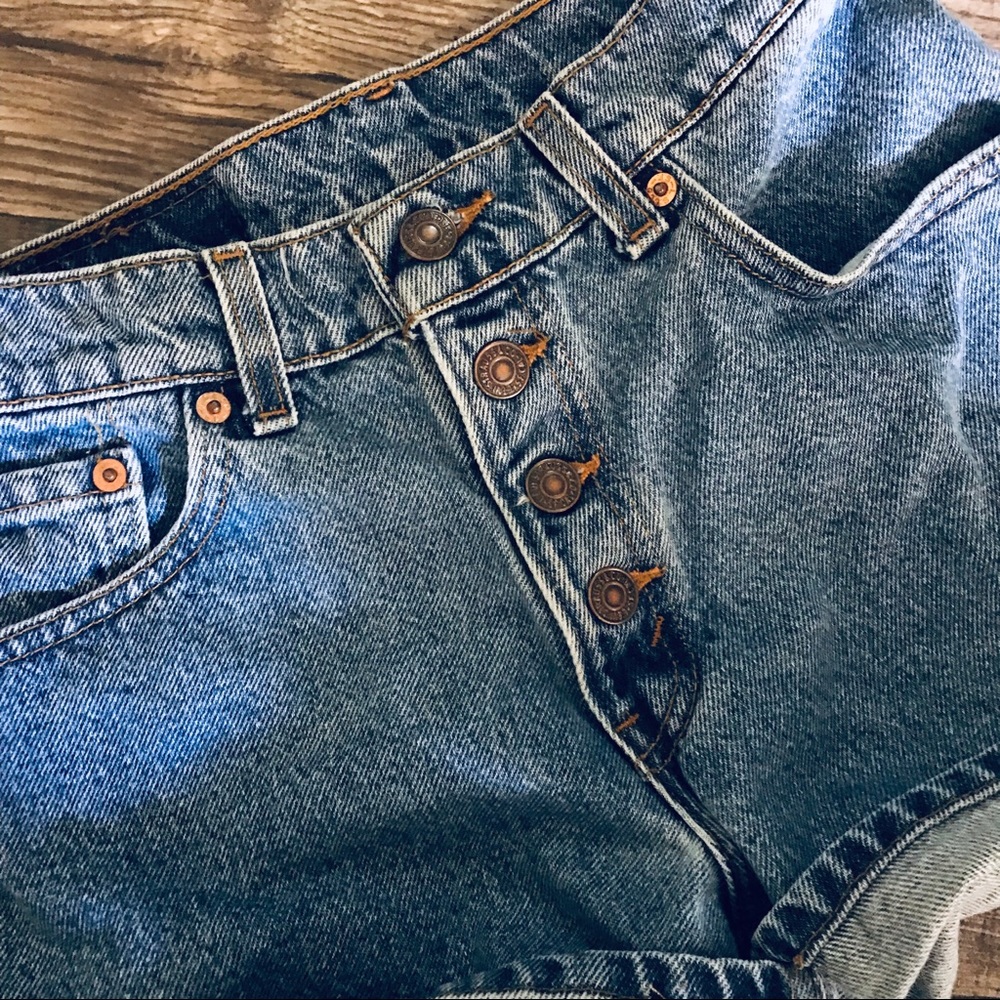 Vintage Levi’s bittonfly high waisted short size 3